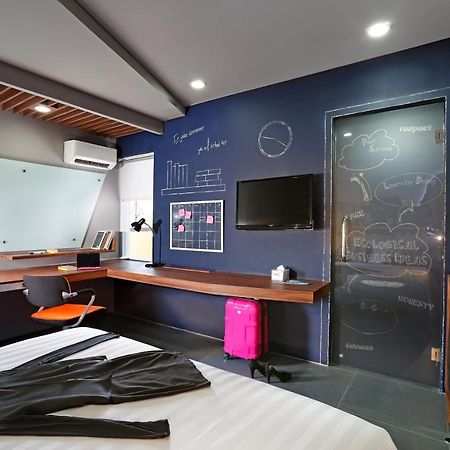 Berry Biz Hotel Sunset Road Семиняк Екстериор снимка