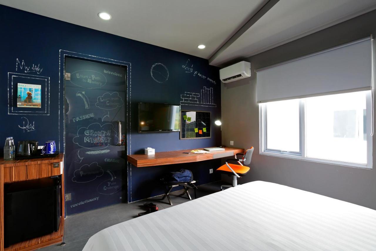 Berry Biz Hotel Sunset Road Семиняк Екстериор снимка