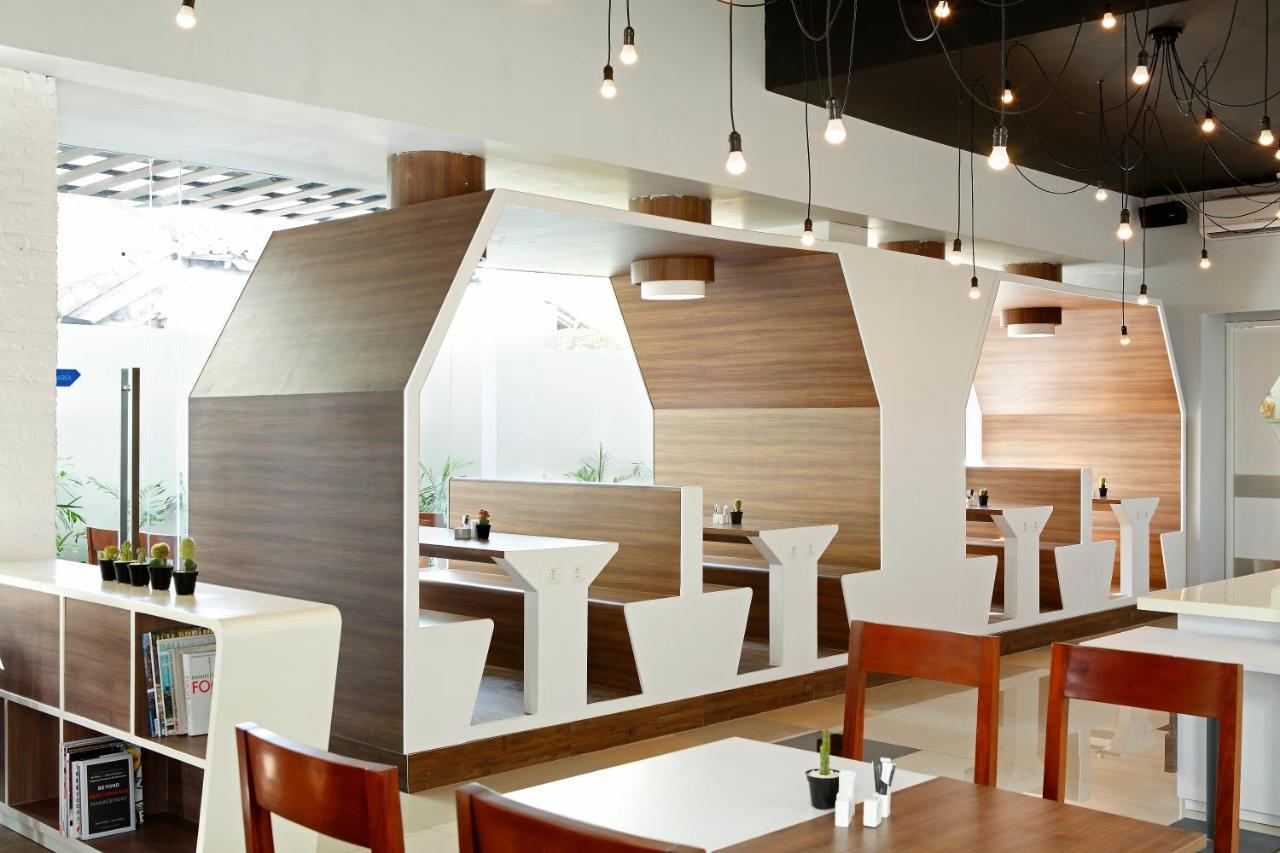 Berry Biz Hotel Sunset Road Семиняк Екстериор снимка