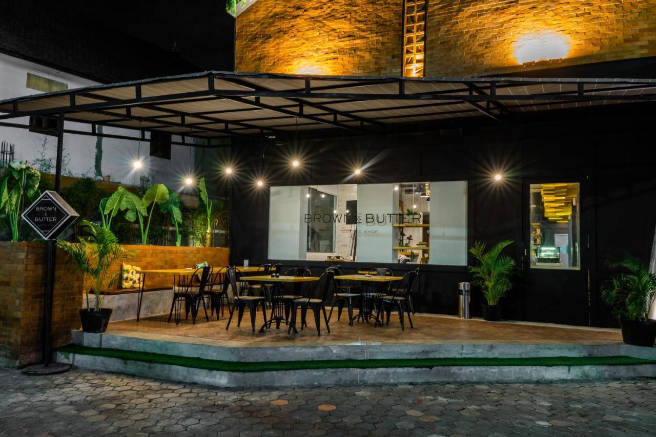 Berry Biz Hotel Sunset Road Семиняк Екстериор снимка