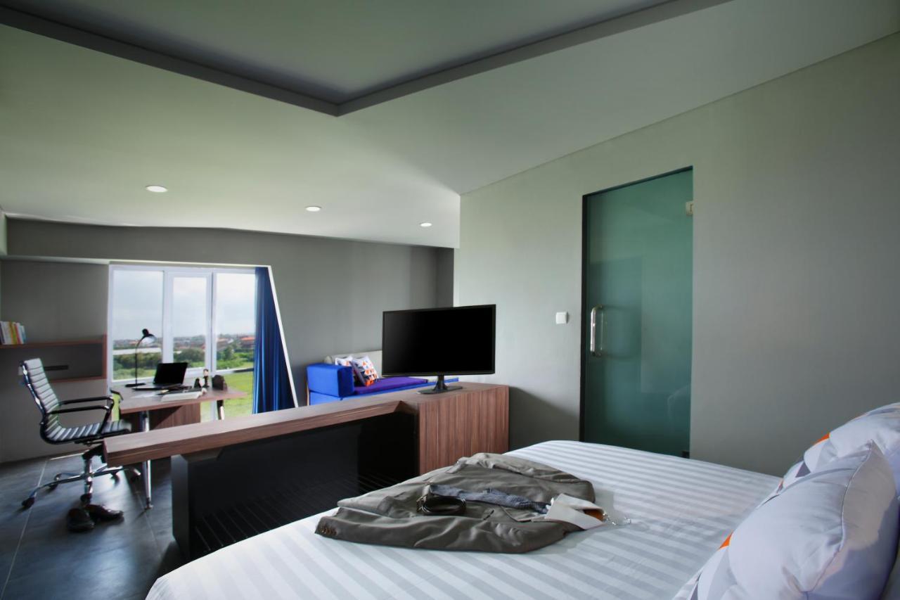 Berry Biz Hotel Sunset Road Семиняк Екстериор снимка