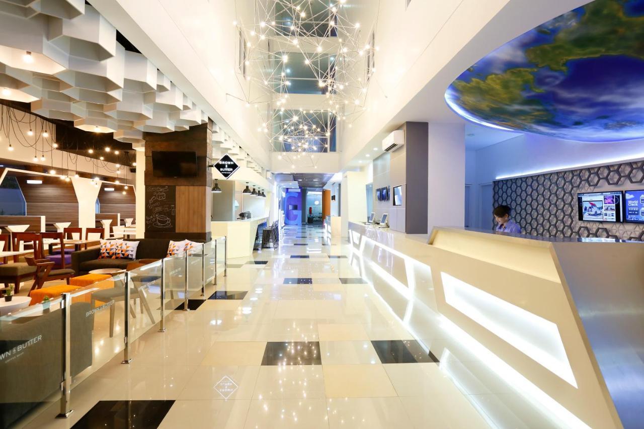 Berry Biz Hotel Sunset Road Семиняк Екстериор снимка